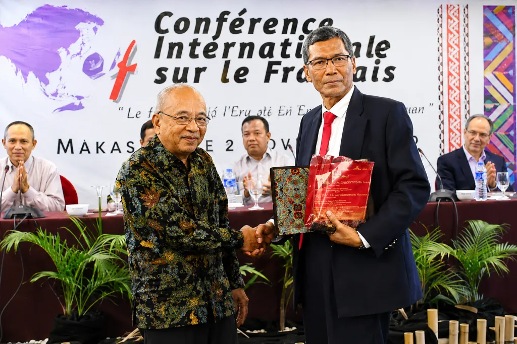 Prof.Dr.Ir.Ambo Tuwo di Konferensi Internasional Bahasa Perancis yang bertajuk 